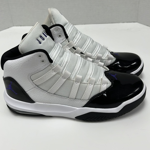Jordan Max Aura (GS) AQ9214 121 Size 6Y - Picture 7 of 10